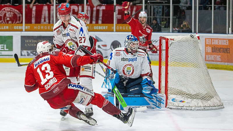 Landshut geht als leichter Favorit ins Duell mit Regensburg, auch wenn viele Statistiken (Gegentore, Special Teams, Formkurve) der beiden Teams nahezu identisch sind - und die Oberpfälzer das letzte Duell Mitte Januar in der Donau-Arena mit 4:2 für sich entschieden (Bild). Aber was heißt das alles schon für die anstehenden Pre-Playoffs? Die Serie, zugleich ein Duell der Bezirke, beginnt für beide Mannschaften bei null.