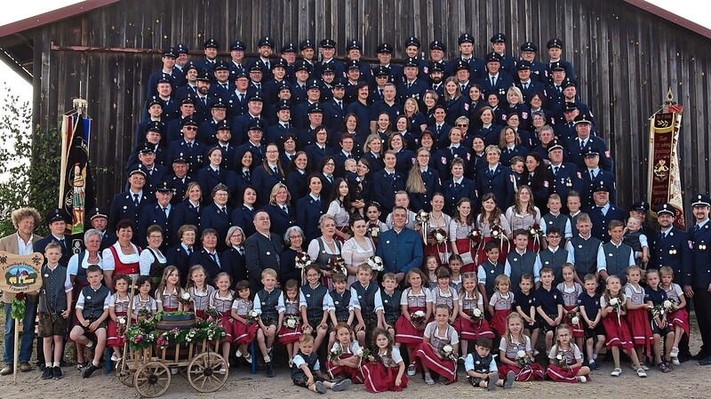 Zur Feier fertig: Die Feuerwehr Frauenzell veranstaltet anlässlich ihres 150-jährigen Bestehens ein großes Fest.