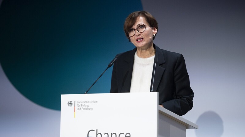 "Das Ergebnis ist bedrückend und war leider keine Überraschung", sagt Bundesbildungsministerin Bettina Stark-Watzinger (FDP) über die Pisa-Studie.