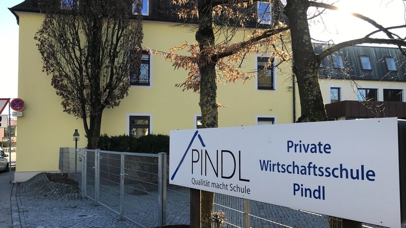 Obwohl die Pindl-Schule erst zum 31. Juli 2025 schließt, suchen jetzt schon viele Eltern eine Alternative für ihre Kinder.