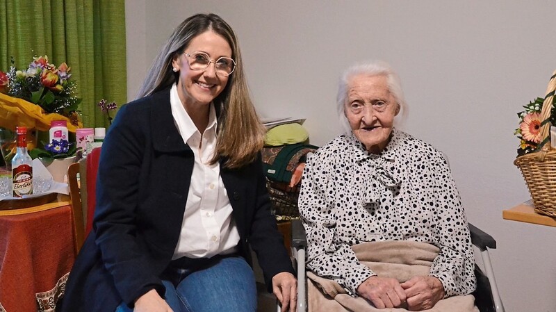 Bürgermeisterin Sibylle Entwistle und Wilhelmine Sitter.