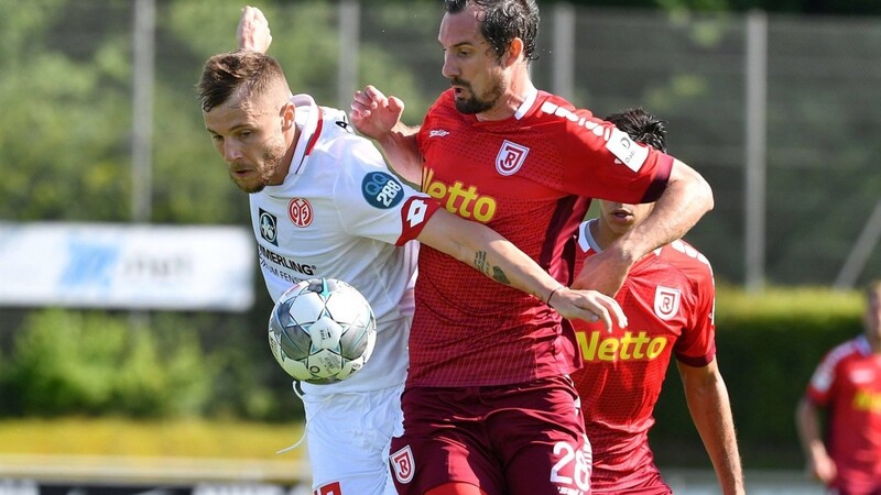 Sebastian Nachreiner (rechts) kehrt gegen Fürth in die Startelf zurück.