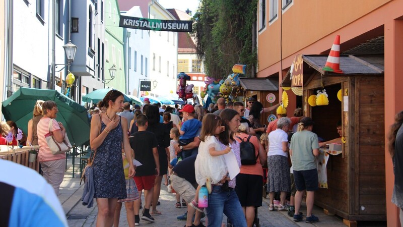 Bei Familien ist die Kinderspielstraße auf dem Bürgerfest stets beliebt. Heuer steht sie passend zur EM unter dem Motto Fußball.