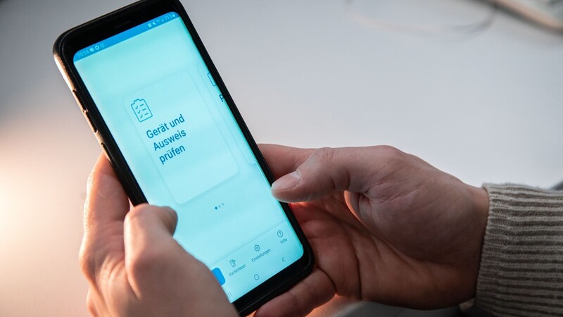 Auch über die Ausweisapp auf dem Smartphone kann man sich beim Organspende-Register anmelden.