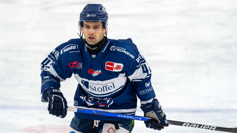 Die Straubing Tigers haben es geschafft: Das Team um Trainer Tom Pokel ist im Halbfinale. Nun geht es ins erste Spiel gegen die