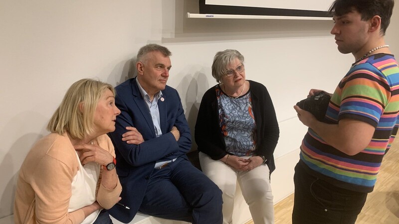 Durchs Reden kommen d'Leut z'samm: Ramona Rümelin, Barbara Bucksch und Axel Puscheck (rechtes Bild v.r.) leiteten den Workshop.