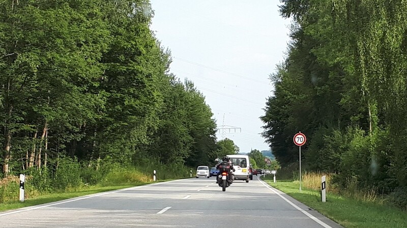 Seit einigen Tagen sind verschiedene Tempolimits auf der B 299 installiert. Zur Sicherheit der Autofahrer wie die zuständigen Ämter sagen.