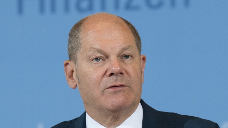 Nach der Vorstellung von Bundesfinanzminister Olaf Scholz sollen gut 90 Prozent der Steuerzahler vom Solidaritätszuschlag befreit werden.