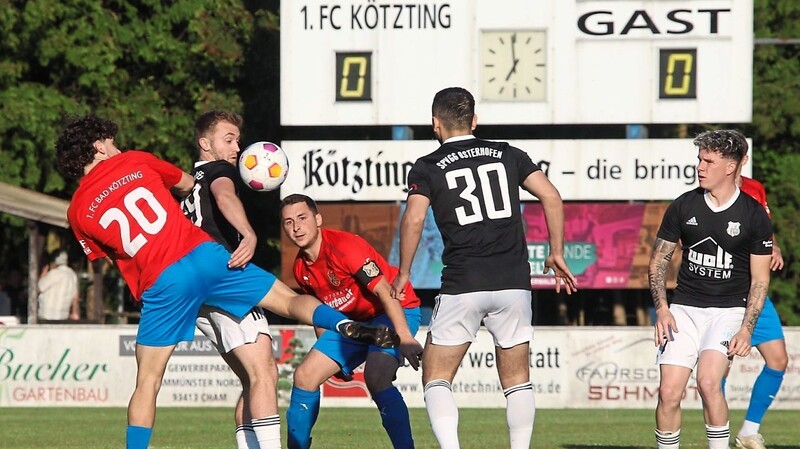 Das Spiel gegen Osterhofen (in Schwarz) war von "überschaubarem Niveau", so FCK-Coach Erich Hartl.