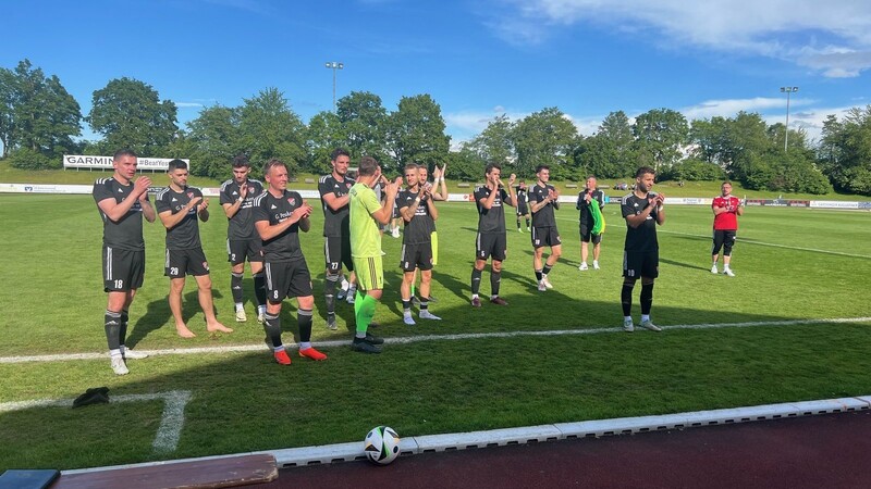 Enttäuscht bedankte sie die Seebacher Mannschaft nach dem Abpfiff bei den mitgereisten Fans, doch insgesamt es war die erfolgreichste Saison in der Geschichte des TSV.