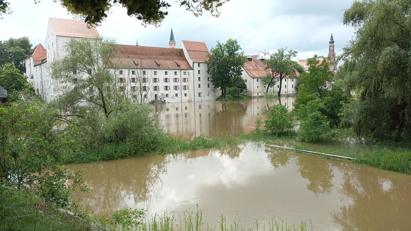 Am Samstagnachmittag lag der Donaupegel bei etwa sechs Meter, bis Mittwoch werden 7,60 Meter erwartet, womöglich mehr.