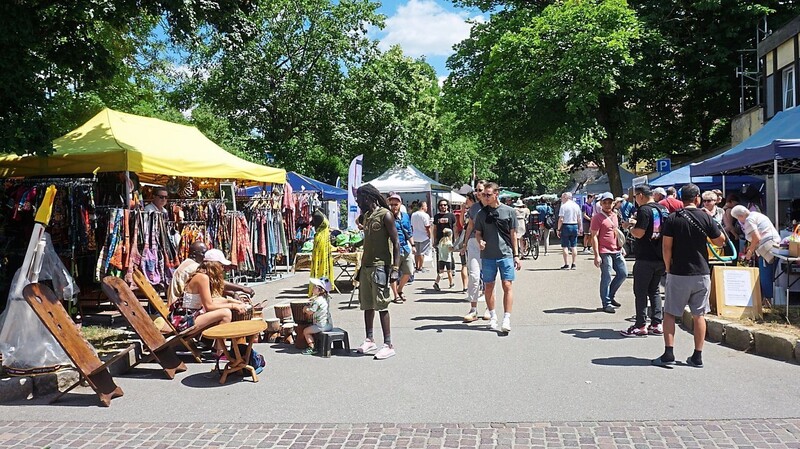 Gut besucht waren die Verkaufs- und Essensstände bei der Donaulände.