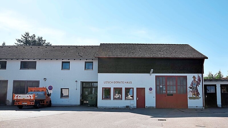 Der Bauhof (l.) und das daneben stehende Viechter Feuerwehrhaus stehen schon länger auf der Agenda. Jetzt soll es hoffentlich bald los gehen.