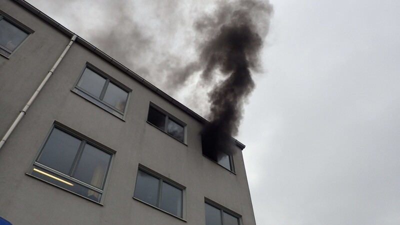 In der Konradschule in Regensburg kam es am Montagmittag zu einer Rauchentwicklung. 