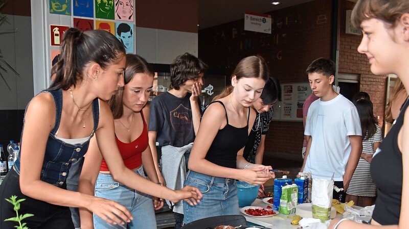 Die Schüler des Gabelsberger-Gymnasiums hatten für ihr Schulfest viele Aktionen und natürlich auch vielfältige Verpflegungsstationen beigesteuert. Von den Besuchern gab es viel Lob.