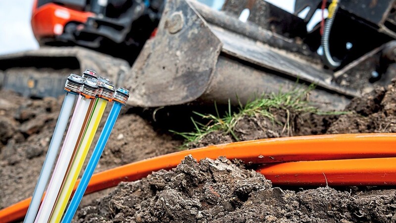 Der Ausbau mit sehr schnellem und stabilem Glasfaser-Internet kommt voran in Deutschland. Jeder dritte Haushalt hat inzwischen Zugang. In Regensburg wollen Stadt und Telekom nun noch schneller werden.