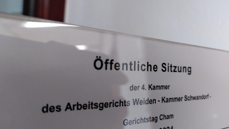 Seine Alkoholsucht ist der Grund dafür, dass die Firma einen langjährigen Mitarbeiter gekündigt hat. Doch die Kündigung ist nicht wirksam.