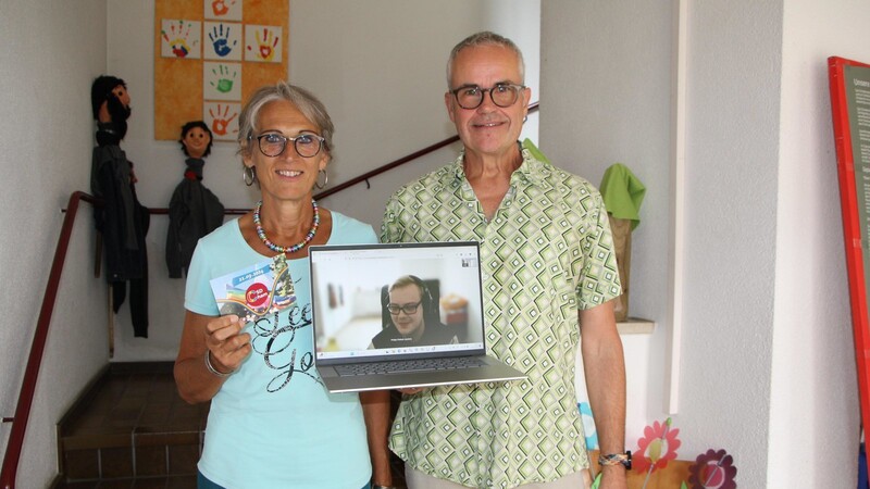 Tanja Federl, Achim Deufel und - online zugeschaltet - Phillip Pietsch stellen das Programm für den zweiten Christopher-Street-Day in Cham vor.