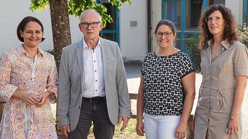 Sind bereit für das neue Schuljahr an der Mittelschule Wörth: Vize-Rektorin Christine Kettner, Rektor Martin Voggenreiter sowie Carolin Luft und Brigitte Neumeier vom Sekretariat (von links).