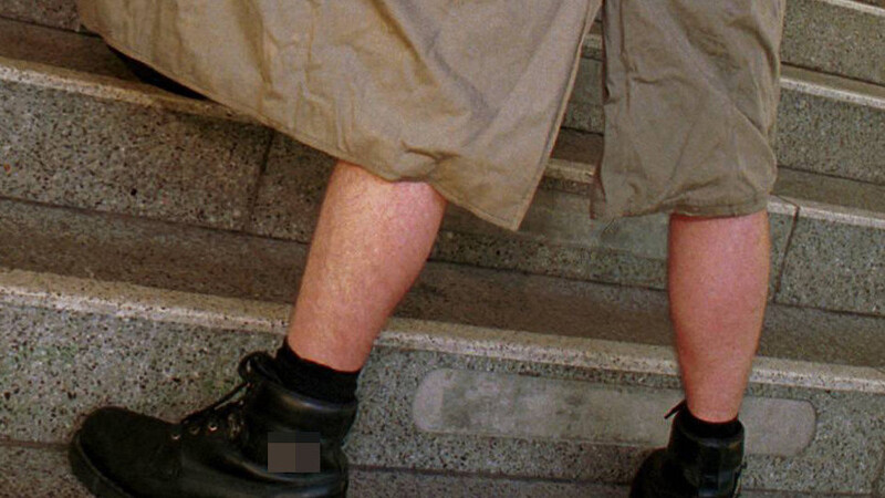 Ein Exhibitionist hat in der Kanalstraße eine Radfahrerin belästigt (Symbolbild).