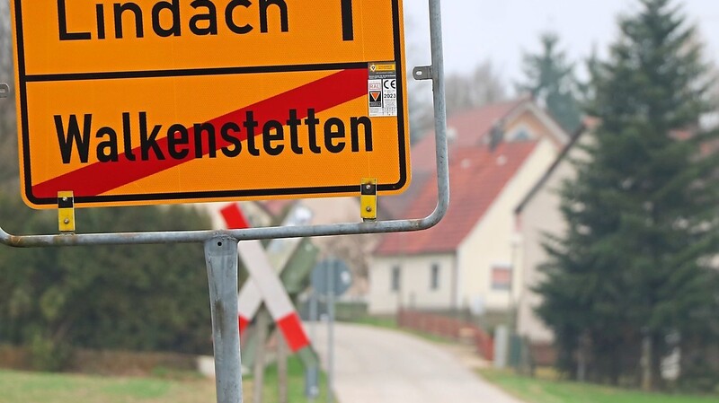 Bei den letzten Häusern in Lindach steht auch die letzte Straßenlampe. Jetzt wird gemäß einem Antrag der Freien Wähler eine Beleuchtung durchgängig bis Walkenstetten errichtet.