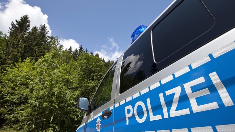 Zunächst war die Polizei davon ausgegangen, dass der Mann schwer verletzt sei. (Symbolbild)