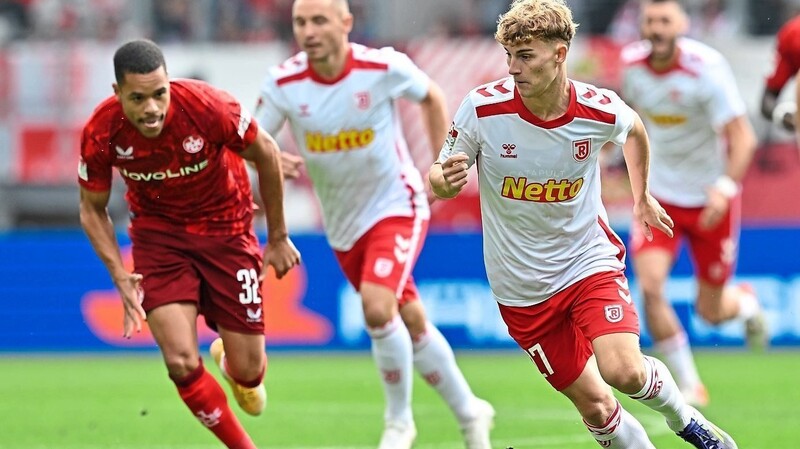 Mit seinem Treffer gegen Ulm bescherte Dominik Kother (re.) dem Jahn den bislang einzigen Treffer der Saison. Seit sechs Partien und 596 Minuten wartet der SSV nun aufs nächste Erfolgserlebnis.