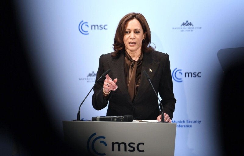 Kamala D. Harris, US-Vizepräsidentin, spricht. 