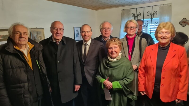 Die Ehrengäste bei der Eröffnung der Sonderausstellung (von links): Ruhestandspfarrer Gabriel Kreuzer, Vize-Landrat Rudolf Lehner,MdB Florian Oßner, Joseph Schuster, Heidi Wullinger, Petra Moellerfrerk und Maria Neudecker.