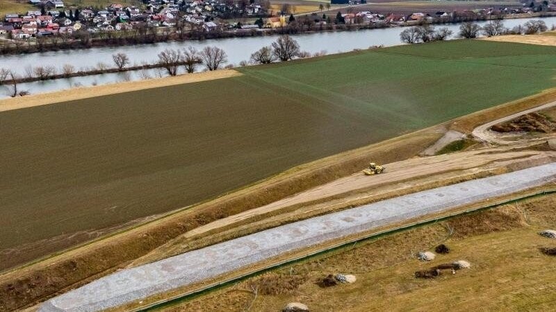 Bauarbeiten am Flutpolder Sand-Entau.