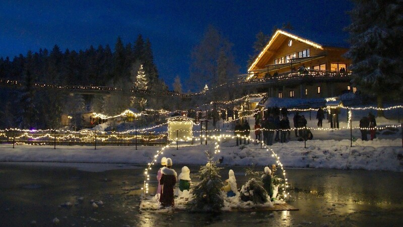 Geimpfte und Genesene können den Christkindlmarkt am Waldwipfelweg in Sankt Englmar (Landkreis Straubing-Bogen) besuchen.