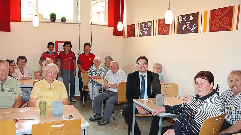 Claudia Willax (hinten, rechts), hier mit zwei ihrer Helferinnen, versorgt die Senioren des Stadtgebiets dreimal wöchentlich mit einem gesunden und frisch zubereiteten Mittagessen.