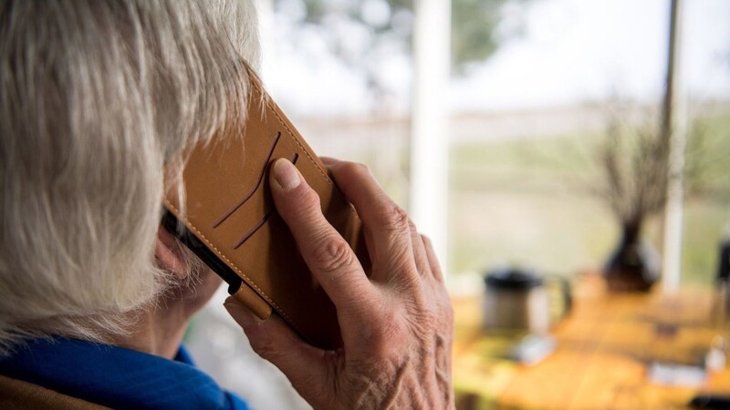 Die Frau ließ sich am Telefon überlisten und fuhr sofort zur Bank. (Symbolbild)