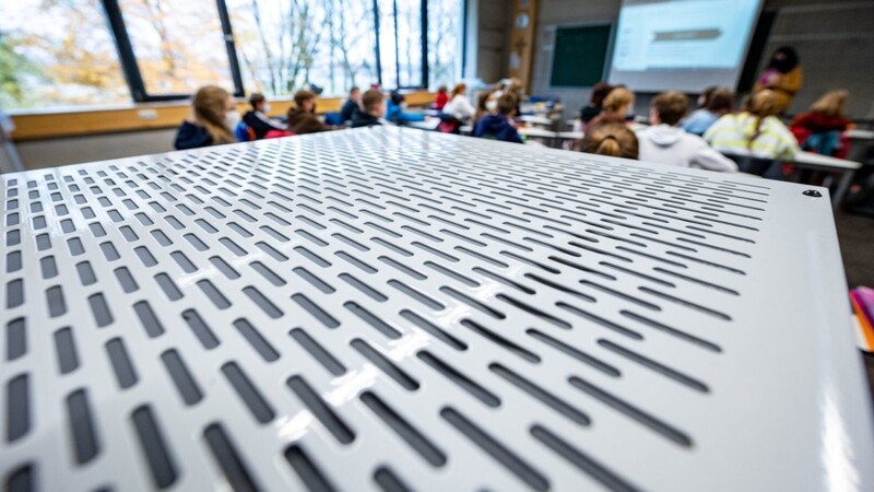 Luftfiltergeräte können in Klassenzimmern mit schlechten Lüftungsmöglichkeiten eine wirksame zusätzliche Möglichkeit zur Verbesserung der Luftqualität darstellen.