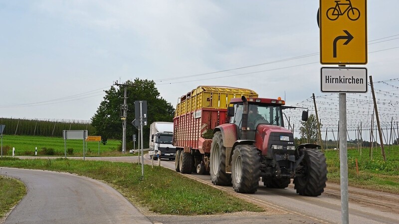 Kurz vor der Abzweigung nach Sillertshausen müssen die Radfahrer den Radweg von Seysdorf kommend verlassen und zurück auf die vielbefahrene Staatsstraße. Der Markt Au will in absehbarer Zeit die Lücke bis zur Gemeindegrenze zu Schweitenkirchen schließen.