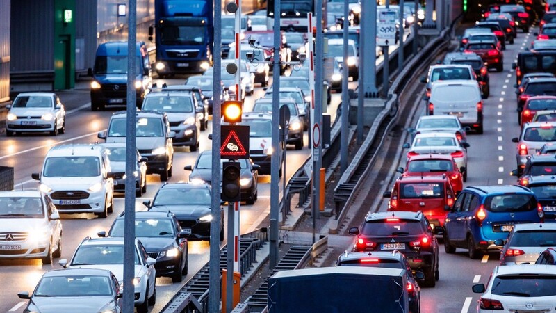 Dichter Verkehr auf Münchens Straßen.