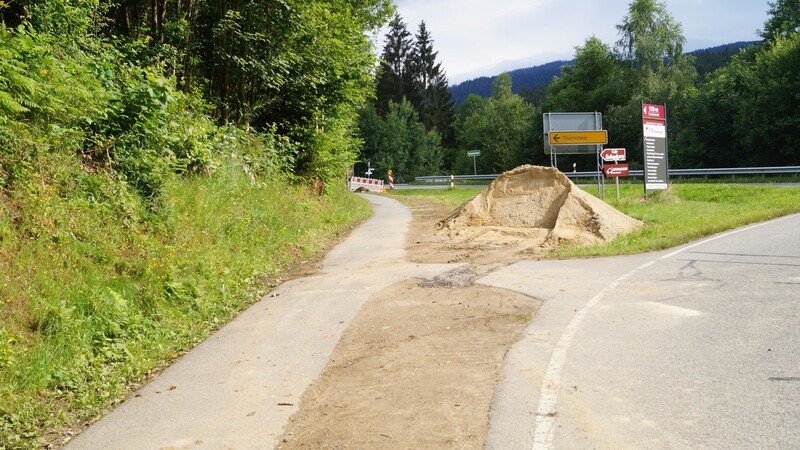 Wegen der störungsanfälligen Richtfunkstrecke vom Arber will Amplus diese künftig fallen lassen und baut ersatzweise derzeit die Anbindung der Glasfaserstrecke von der Silbersbacher Straße nach Lam.