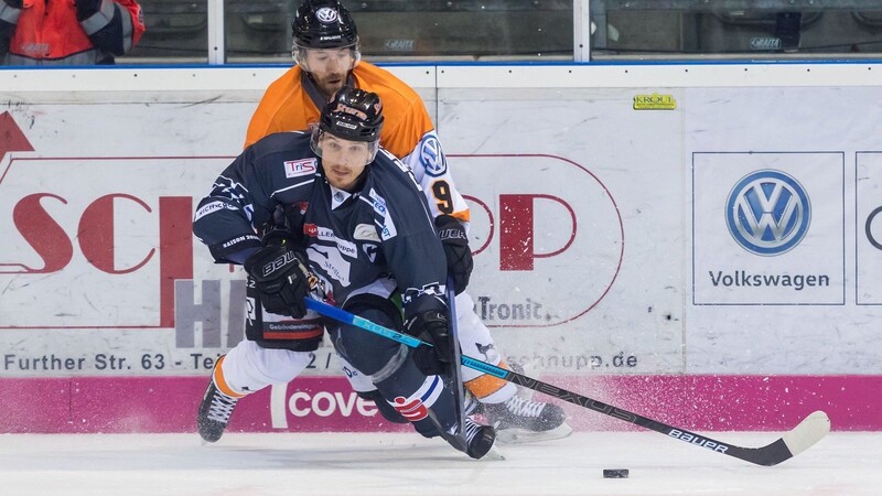 Die Straubing Tigers (hier Sandro Schönberger) hatten am Donnerstagabend die Grizzlys Wolfsburg zu Gast am Pulverturm.