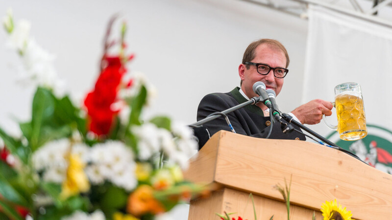 Erklärte das Gäubodenvolksfest für eröffnet: Alexander Dobrindt, der Bundesminister für Verkehr und digitale Infrastruktur.