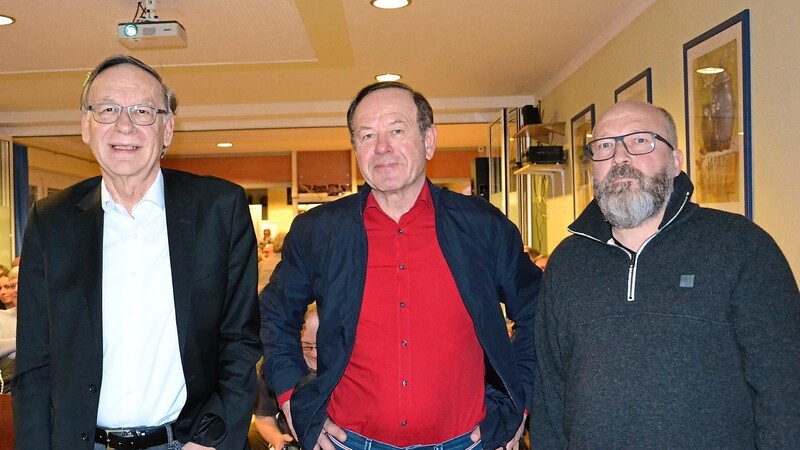 Der Vorstand der neugegründeten Bürgerinitiative (v. l.): zweiter Vorsitzender Jürgen Thaus, Vorsitzender Roland Weiß und Schriftführer Paul Berghammer. Auf dem Bild fehlt Kassier Hermann Kistenpfennig.