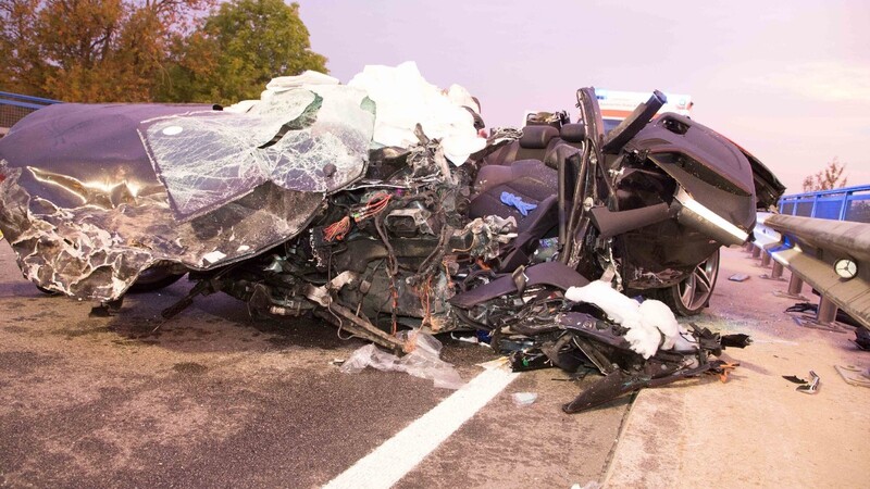 Bei einem Unfall auf der DGF15 nahe Gottfrieding sind am Sonntag zwei Autofahrer schwer verletzt worden.