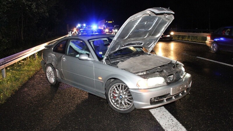 Aufgrund des Starkregens verunglückten zwei Autos auf der A3 in der Nähe der Ausfahrt Nittendorf.