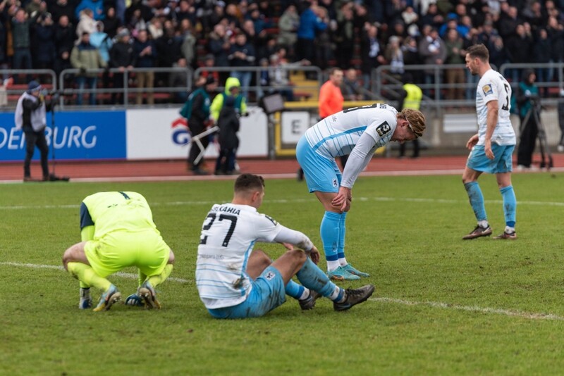 Der Löwen-Schock in der vierten Minute der Nachspielzeit: Richter erzielt das 2:2 für Oldenburg - dabei hat 1860 schon 2:0 geführt. 