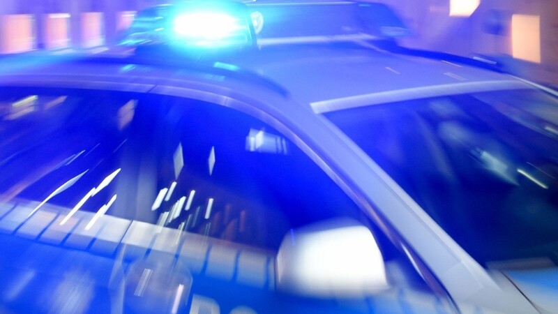 Weil er nachts zu lange weg war und darum vor seinen Eltern in Erklärungsnot geriet, erfand ein 17-Jähriger aus dem Landkreis Regensburg einen Raubüberfall.