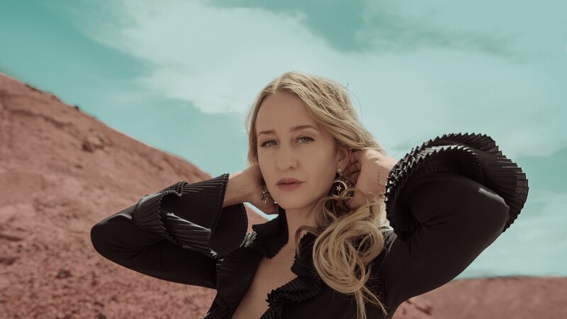 Margo Price verpackt oft schwere Themen in schmeichelnde Musik.