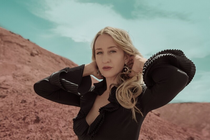 Margo Price verpackt oft schwere Themen in schmeichelnde Musik. 