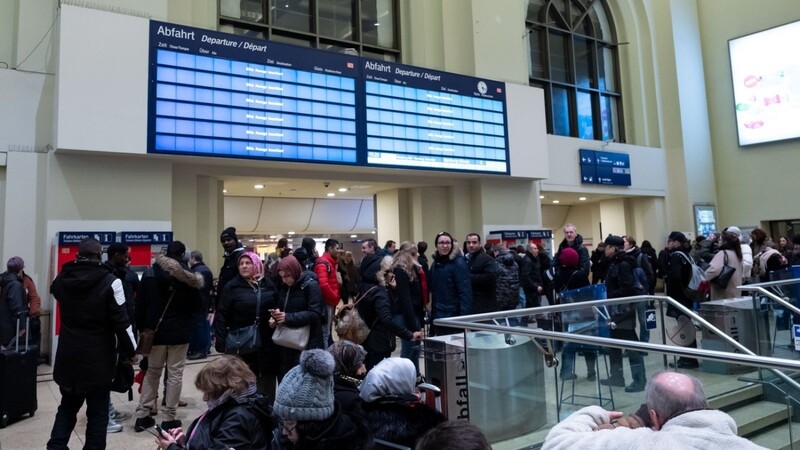 Störungen und Verspätungen: Die Probleme bei der Bahn erhöhen zunehmend den Handlungsdruck auf die Bundespolitik.