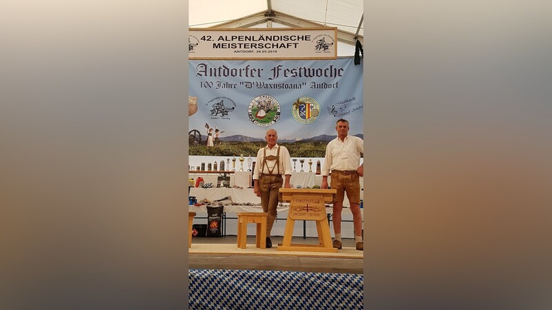 Ferdinand Bachl (l.) und Alois Paulus erkämpften bei den Alpenländischen Meisterschaften im Fingerhakln hervorragende Plätze.