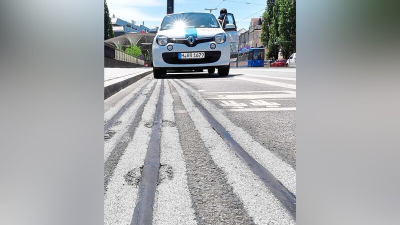 Ein Parkplatz für E-Sharing-Autos an der Münchner Freiheit.