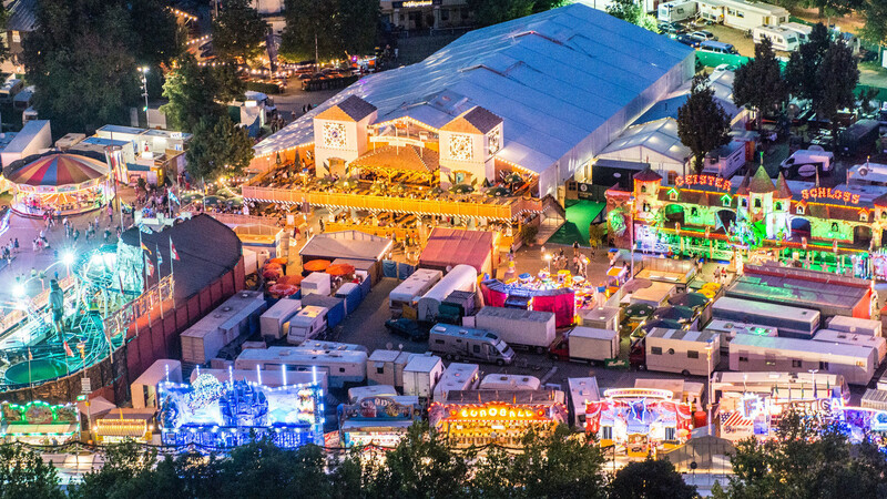 Das Zelt "Bruder Straubinger" am Gäubodenvolksfest 2013. Foto: Mathias Adam